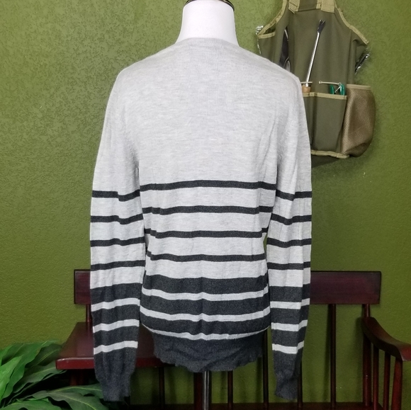 Mossimo Sweater - Picture 2 of 3